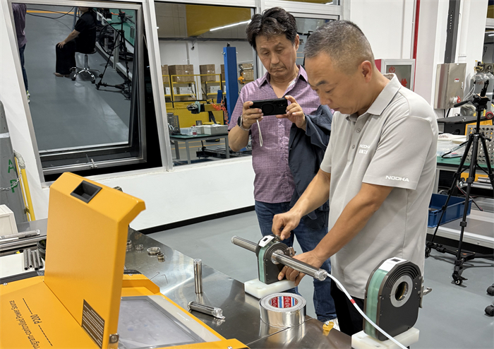 ลูกค้าชาวเกาหลีเข้าเยี่ยมชมเพื่อชมความแข็งแกร่งด้านเทคโนโลยีการเชื่อมของบริษัท